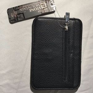 Stone Mountian Pebble Bonded Leather Zip Card Case
